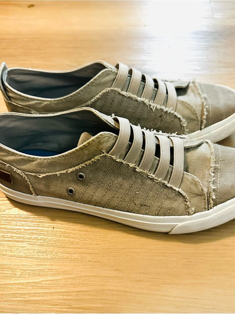 Women’s Blowfish Malibu Casual Slip-On Canvas Sneakers in Taupe Size 9.5